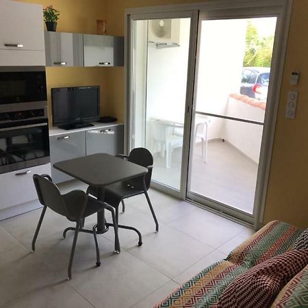 Appartement En Bord De Mer Сен Мари де ла Мер Екстериор снимка