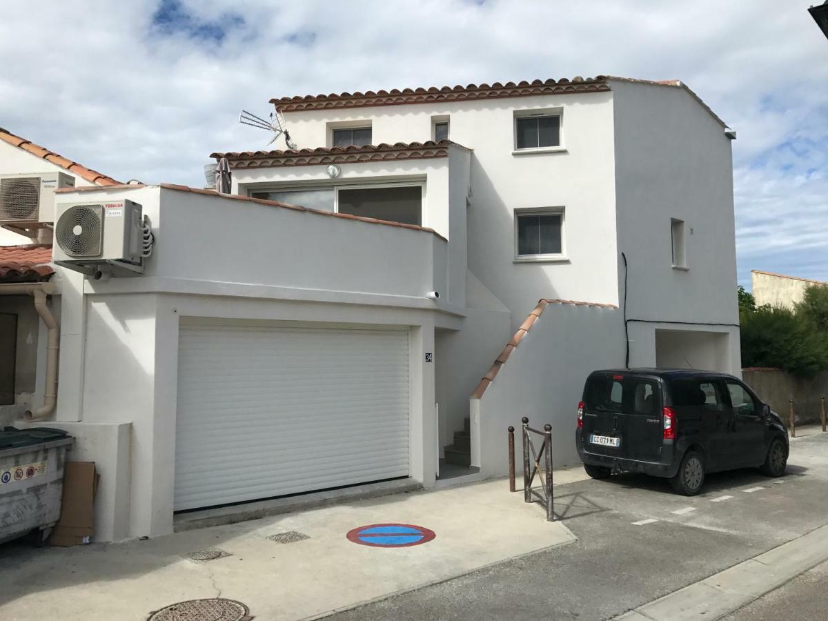 Appartement En Bord De Mer Сен Мари де ла Мер Екстериор снимка