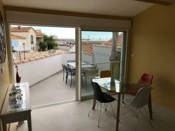 Appartement En Bord De Mer Сен Мари де ла Мер Екстериор снимка