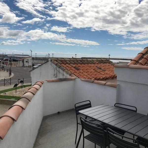 Appartement En Bord De Mer Сен Мари де ла Мер Екстериор снимка